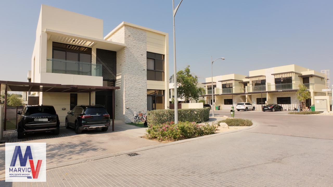 Stand Alone Villa/Corner Unit/Huge Layout
