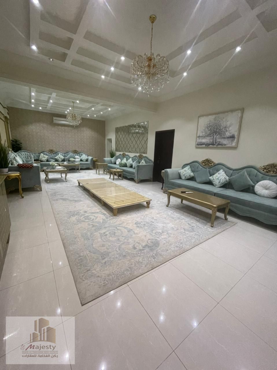 For sale: a villa with luxury finishes in the Sharqan area of Sharjah, two floors with annexes, a covered swimming pool, and a parking space that acco