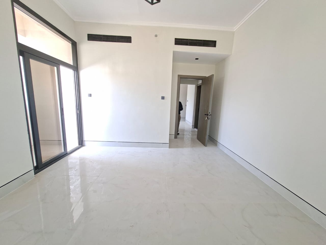 Brand new building in Al jada out sid 1bhk 2 washroom with 2balcony big apartment
