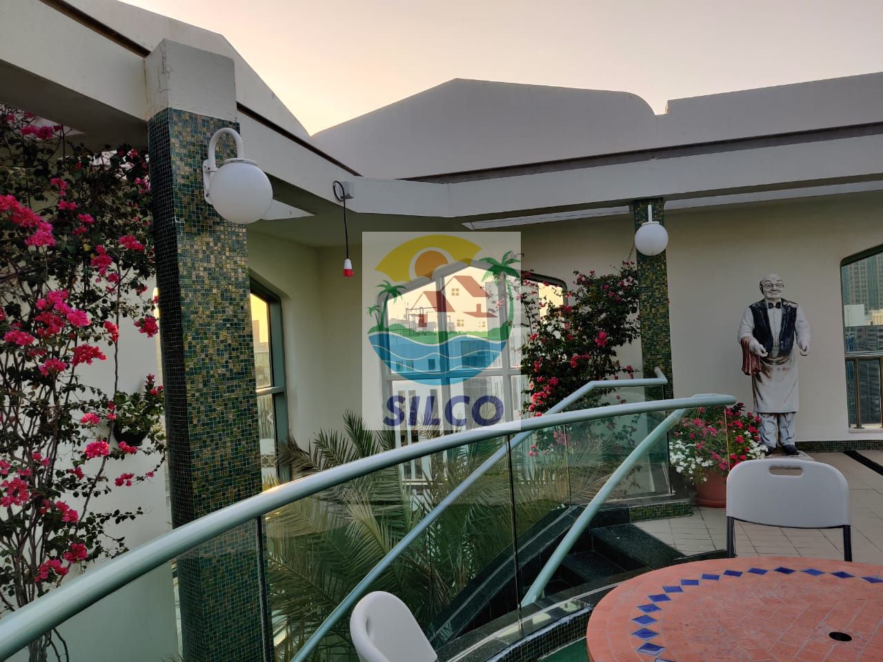 Luxurious 3-Bedroom With Private Balcony and pool
