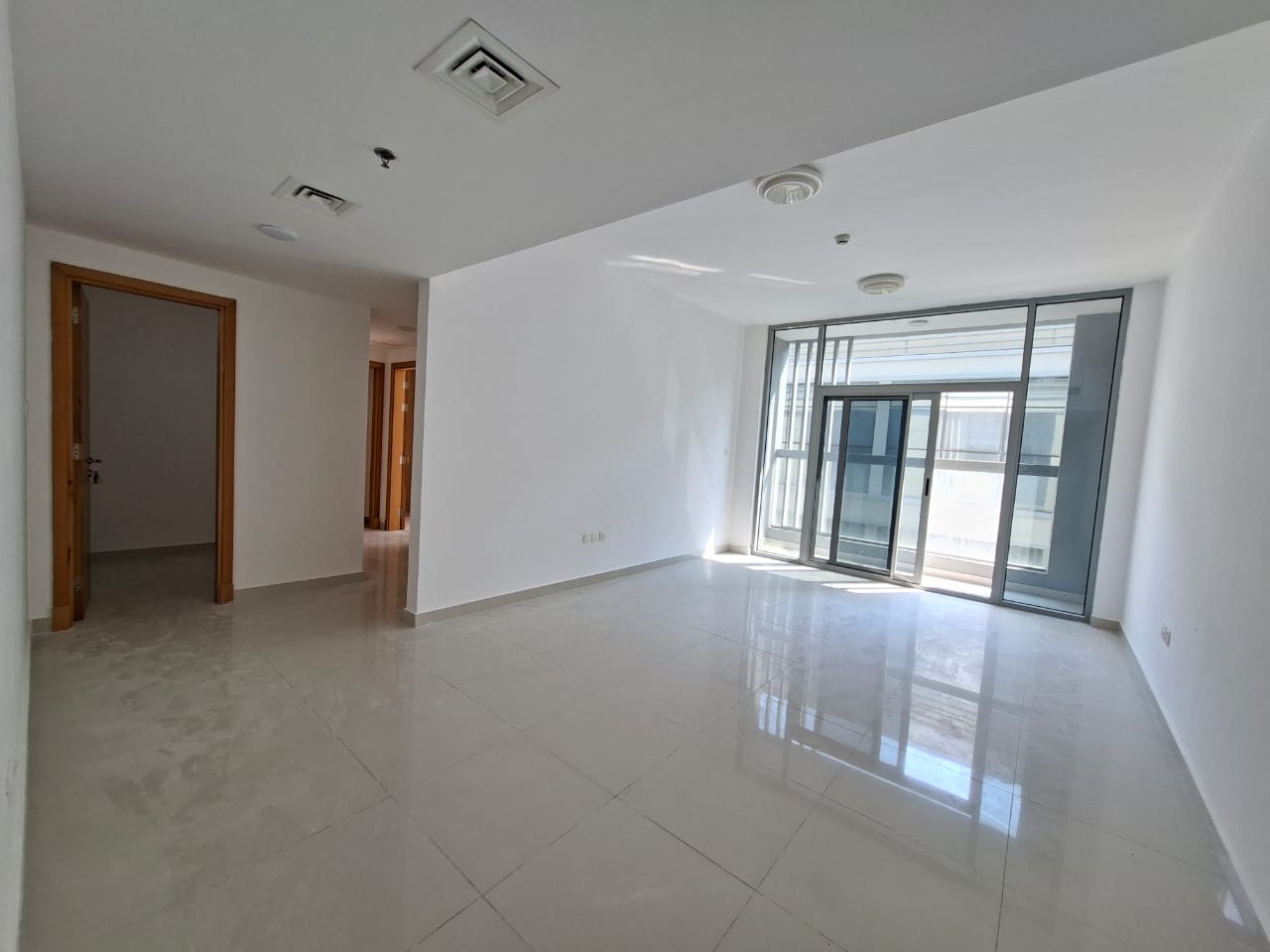 Like brand new building in Muwaileh school area 2bhk 3washroom with 2mastr room balcony waldrop parking