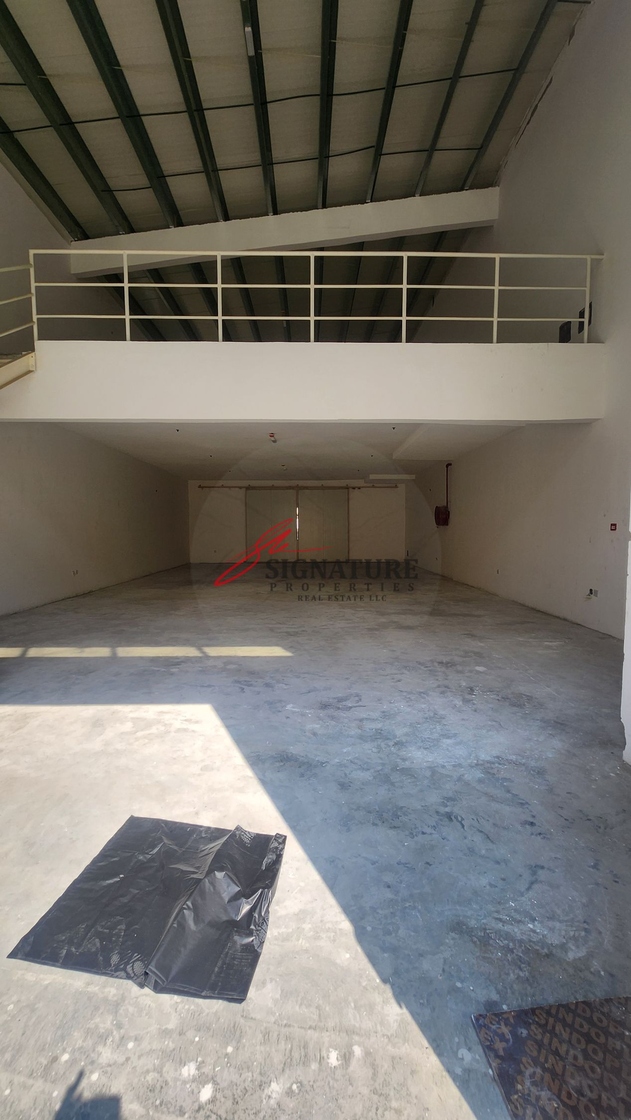 2700 SQRFT WAREHOUSE AVAILABLE FOR RENT IN JURF INDUSTRAIL 1