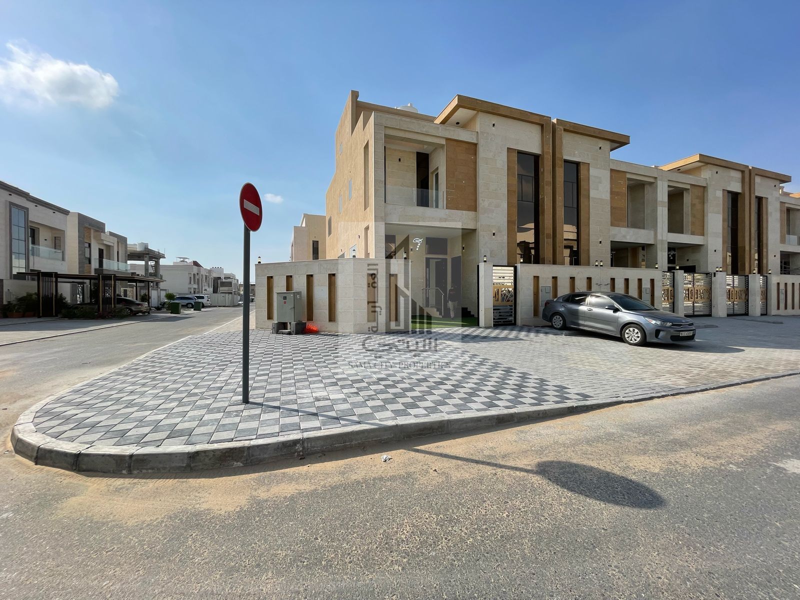No annual fees, large spaces, personal finishing