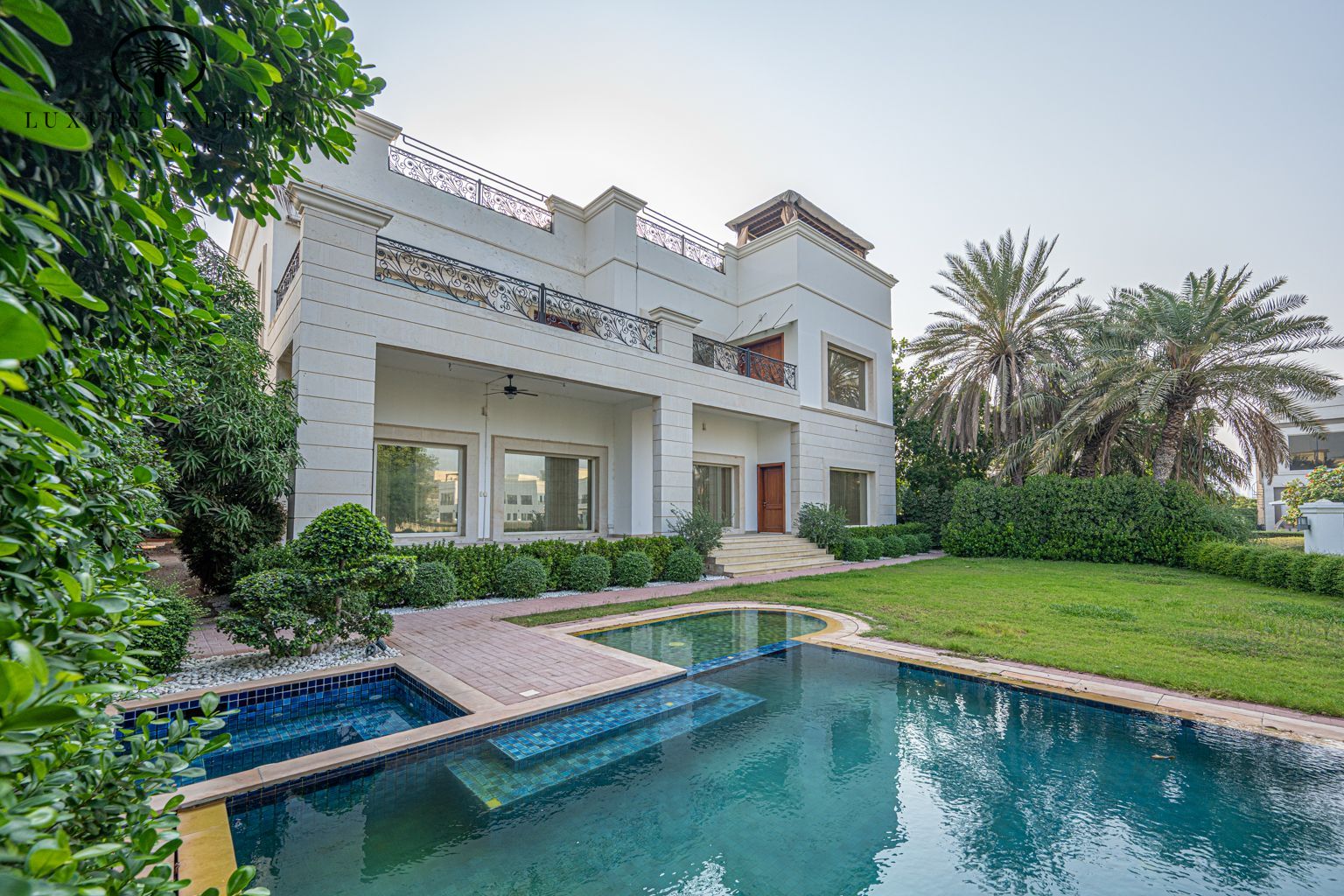 7BR VILLA I UNFURNISHED I LAKE VIEW I POOL