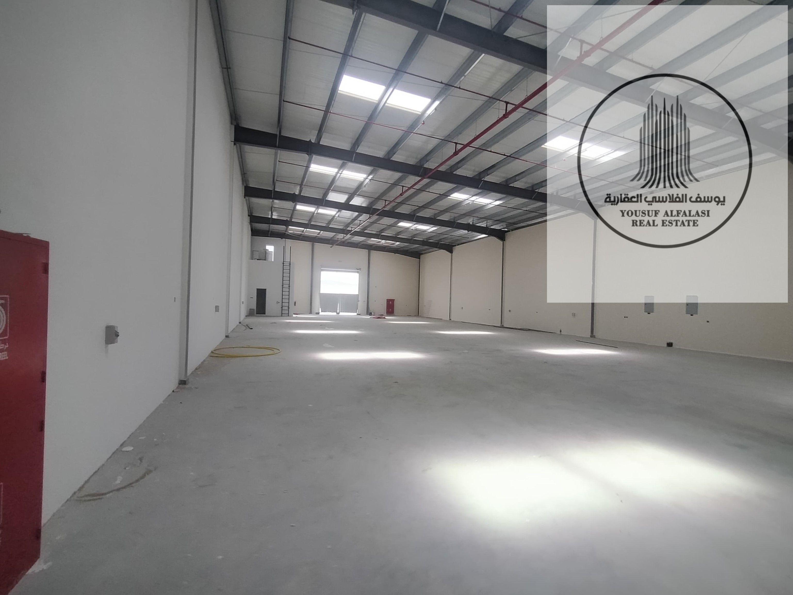 For rent at an excellent price, 8000 square feet, 50 kilowatt electricity, on a main street