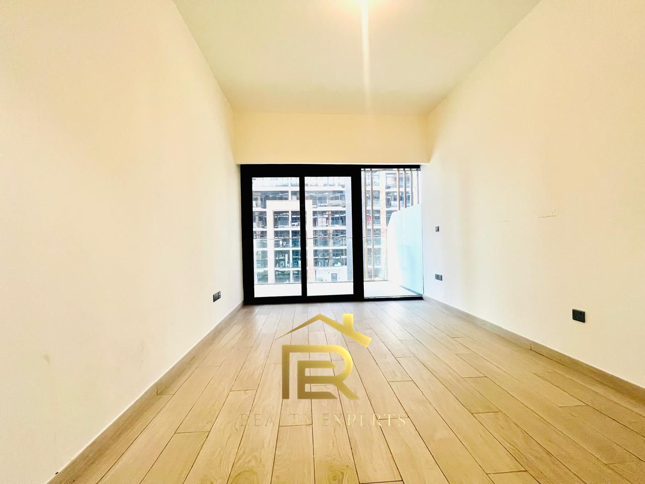 Spacious Studio Chiller Free Vacant Community View