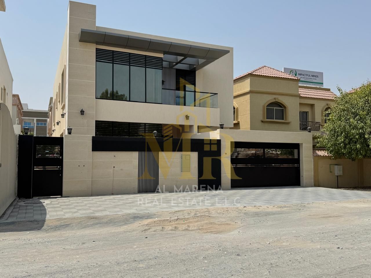 Seize the exceptional opportunity to own a luxurious villa with an elegant architectural design and an attractive and distinctive price.