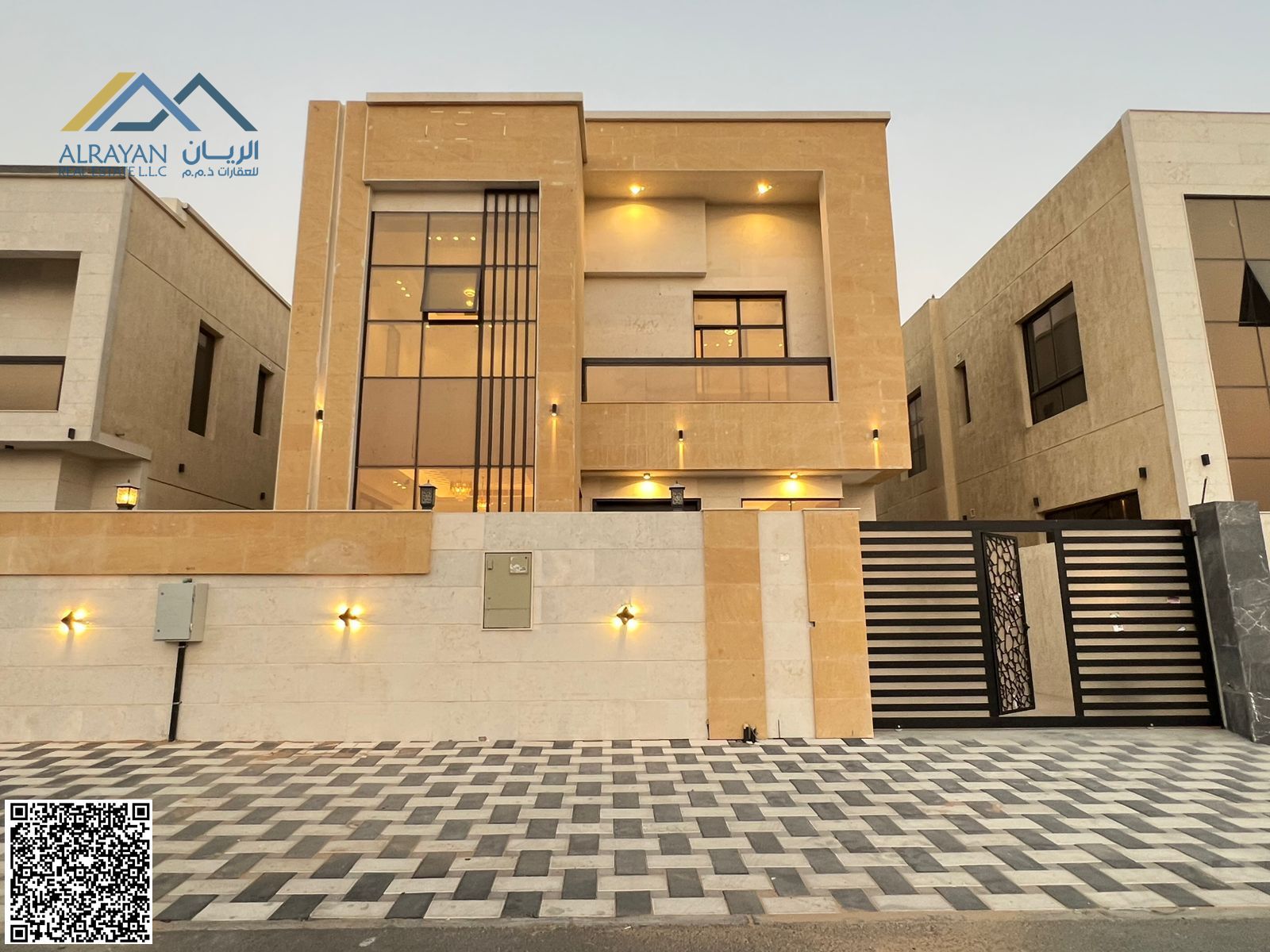 Luxury villa, priced inclusive of registration fees and service charges, directly on the street – a great opportunity!