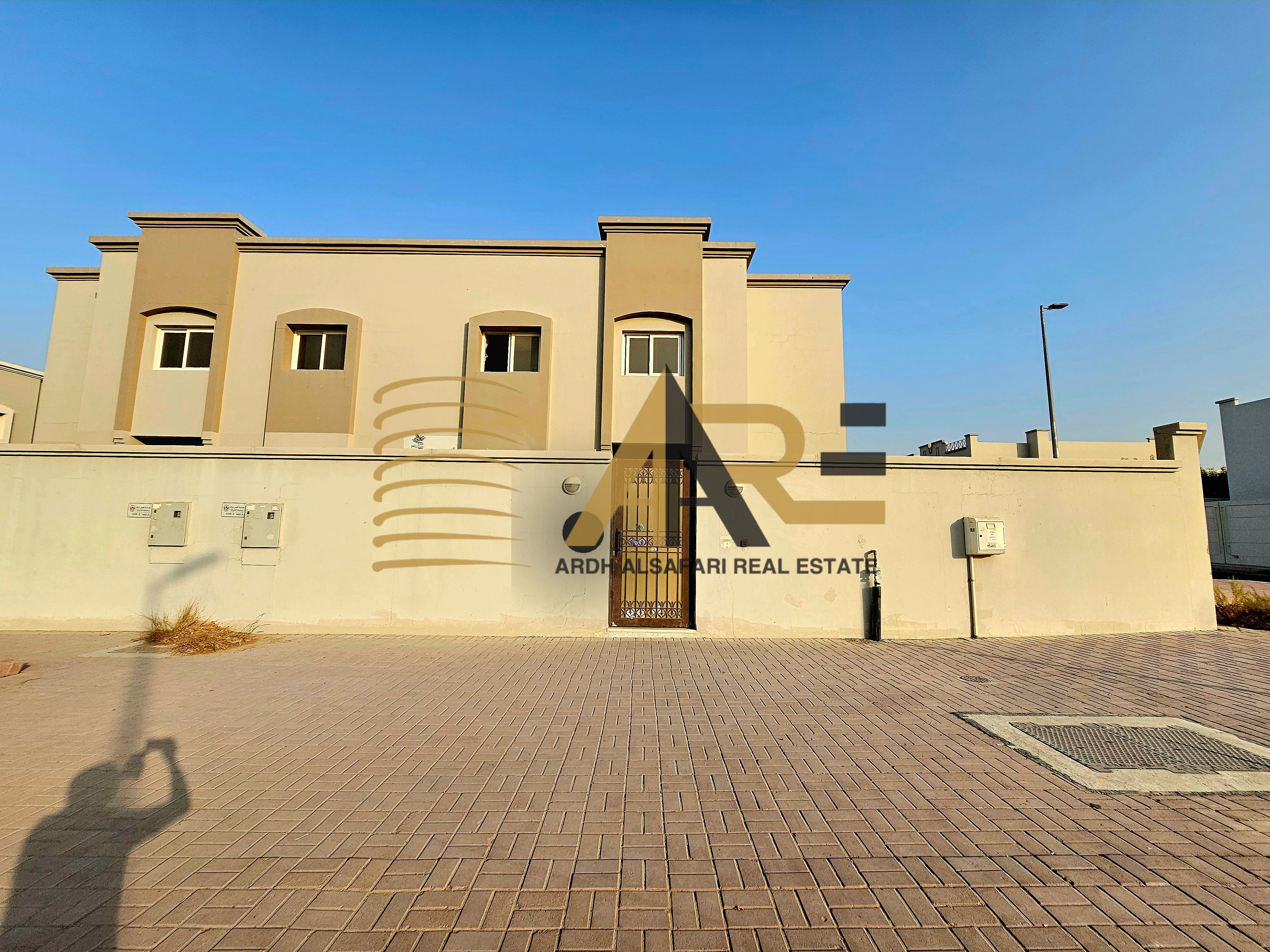 4bed corner villa Spacious layout maid room parking 115k
