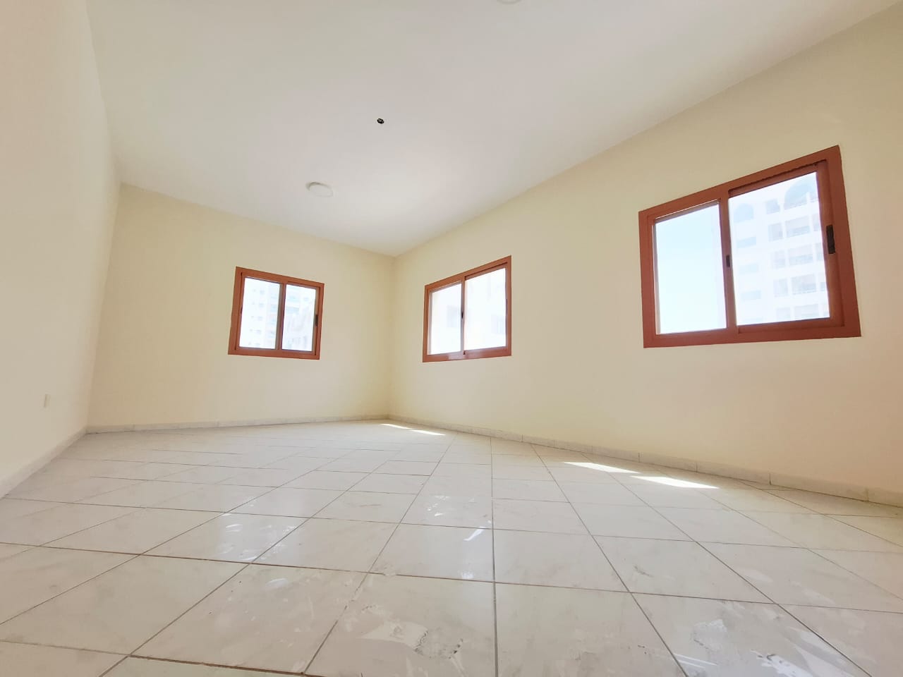 VERY SPACIOUS STUDIO APARTMENT // SEPARATE KITCHEN JUST 23K IN ABU SHAGRAH