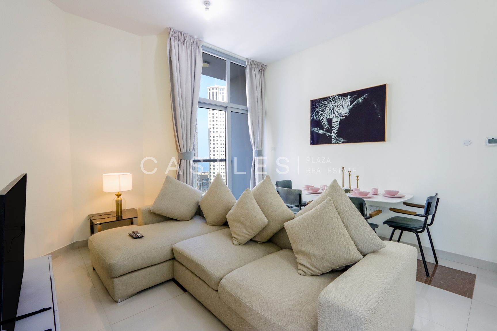 Fully Furnished 2B/R ! Close to Tram Station !