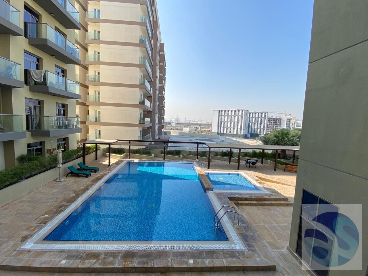 Pool View ! Next to Metro ! Studio