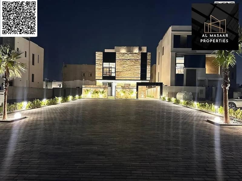 For sale: Luxurious modern villa, two floors and a rooftop, with a swimming pool. Includes fees, high-end finishes, and freehold ownership for all nat