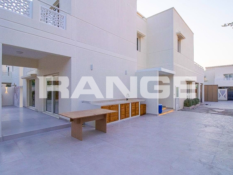 Stunning Upgraded Villa| Private Pool | Vacant