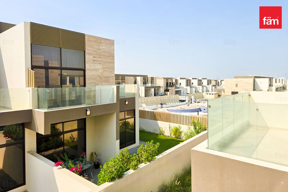 Luxurious 3 beds + maid partial Pool view