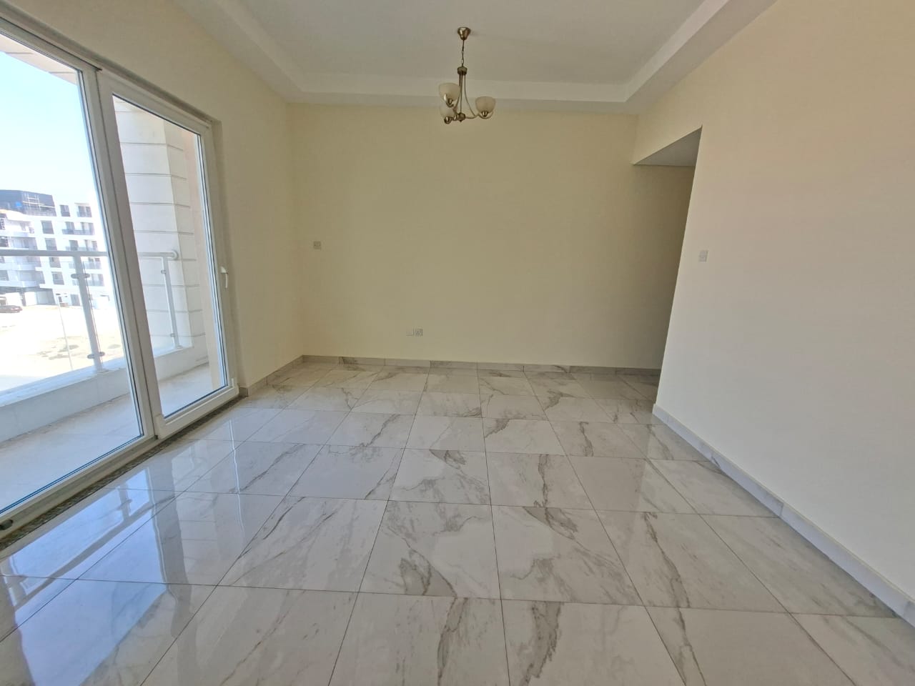 Like brand new building in Al jada out sid 1bhk 2 washroom with balcony waldrop