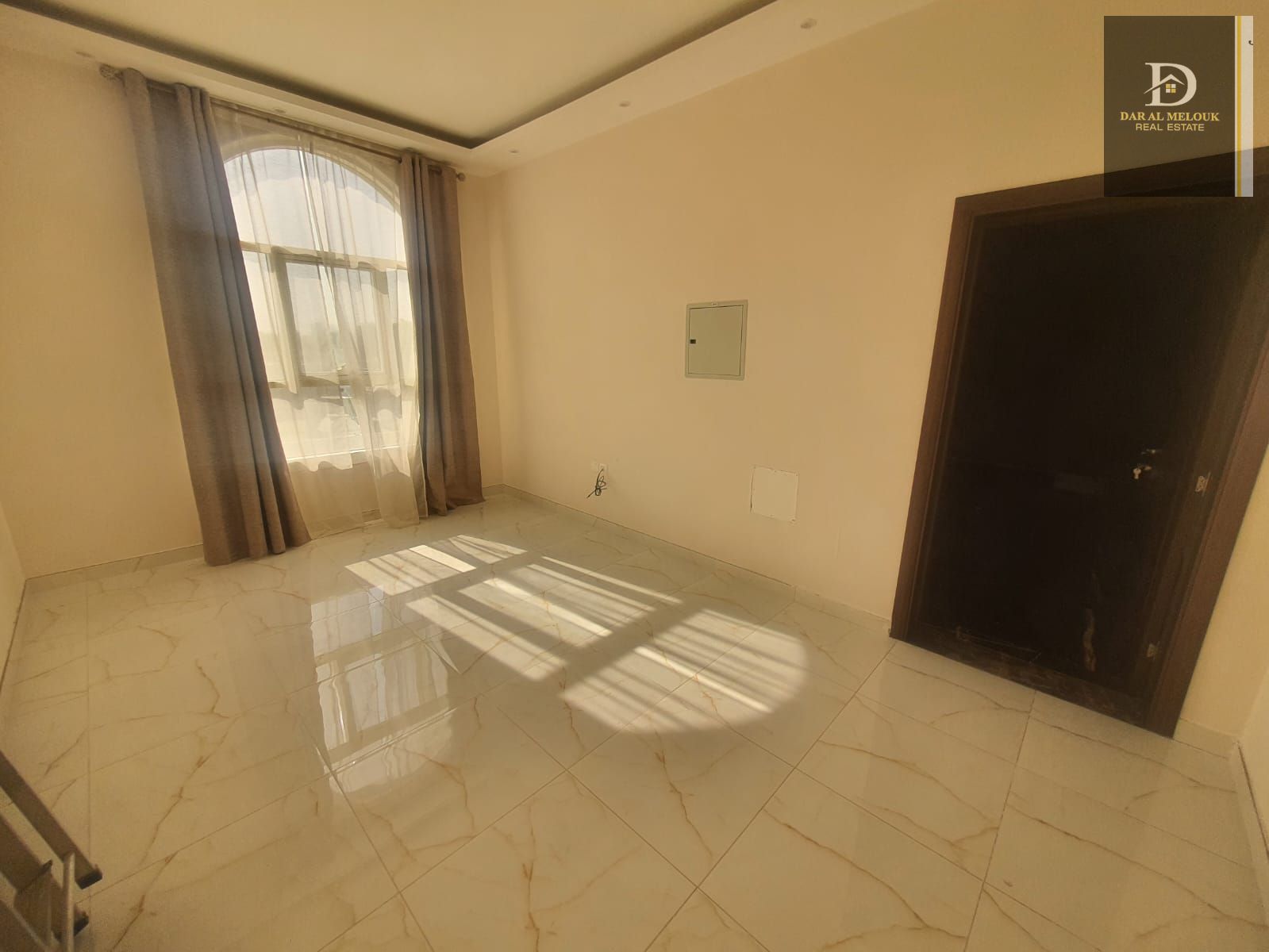 For Sale in Sharjah Al Sabkha Area Villa in a Prime Location Close to all services Owned by UAE and GCC Nationals Land Area: 260 sq m Built-up A
