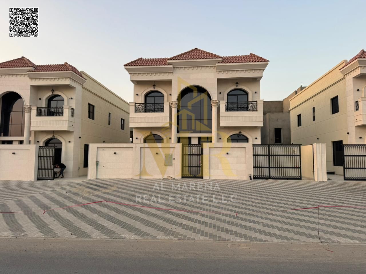 Classic villa in Al-Haliyo 2, with a large private pool, including registration and ownership fees, on a main street, next to the mosque, freehold own