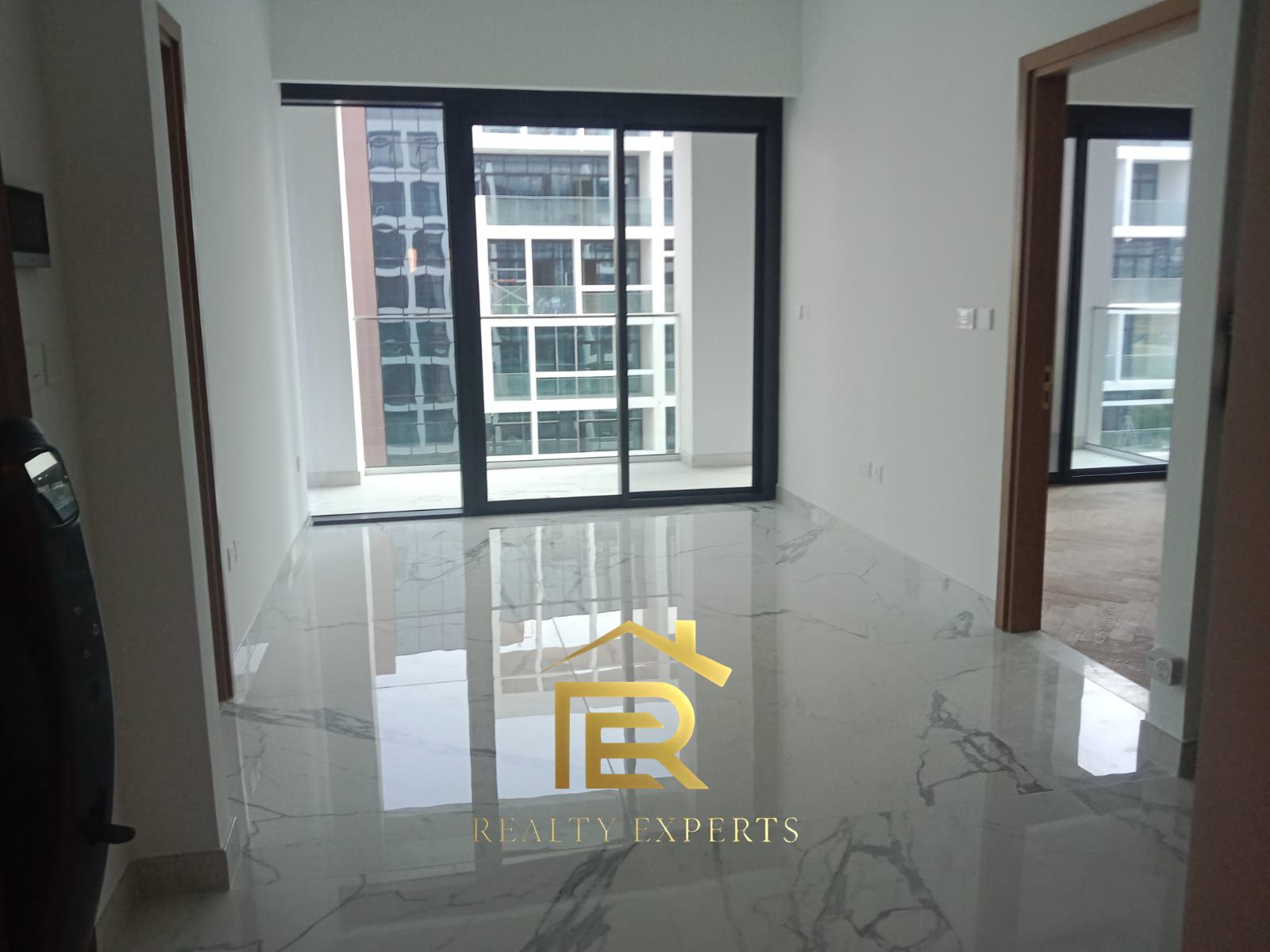 Spacious 2 BR |Chiller Free | Vacant | Pool View