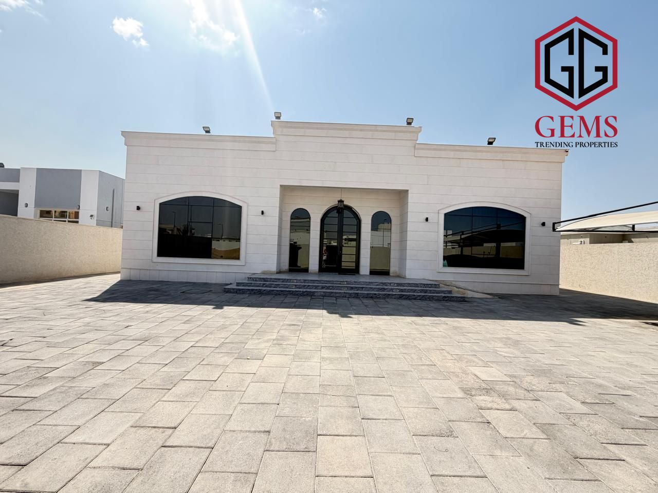 GROUND FLOOR VILLA | SPACIOUS | MODERN | GARDEN