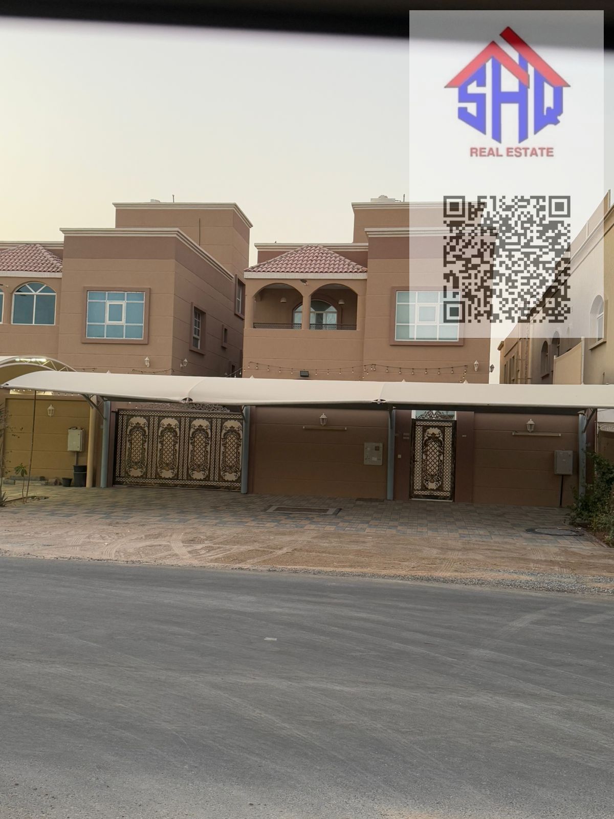 For sale, a villa with electricity, water, and air conditioning, five rooms, a living room, two halls, and a maid's room.