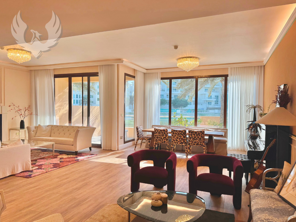 Fully Upgraded | On the Lake | Furnished