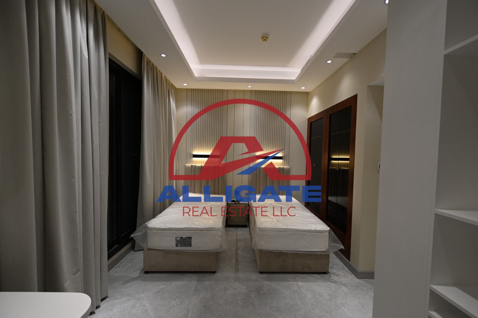 Luxury Semi Furnished Deluxe / Huge Layout /