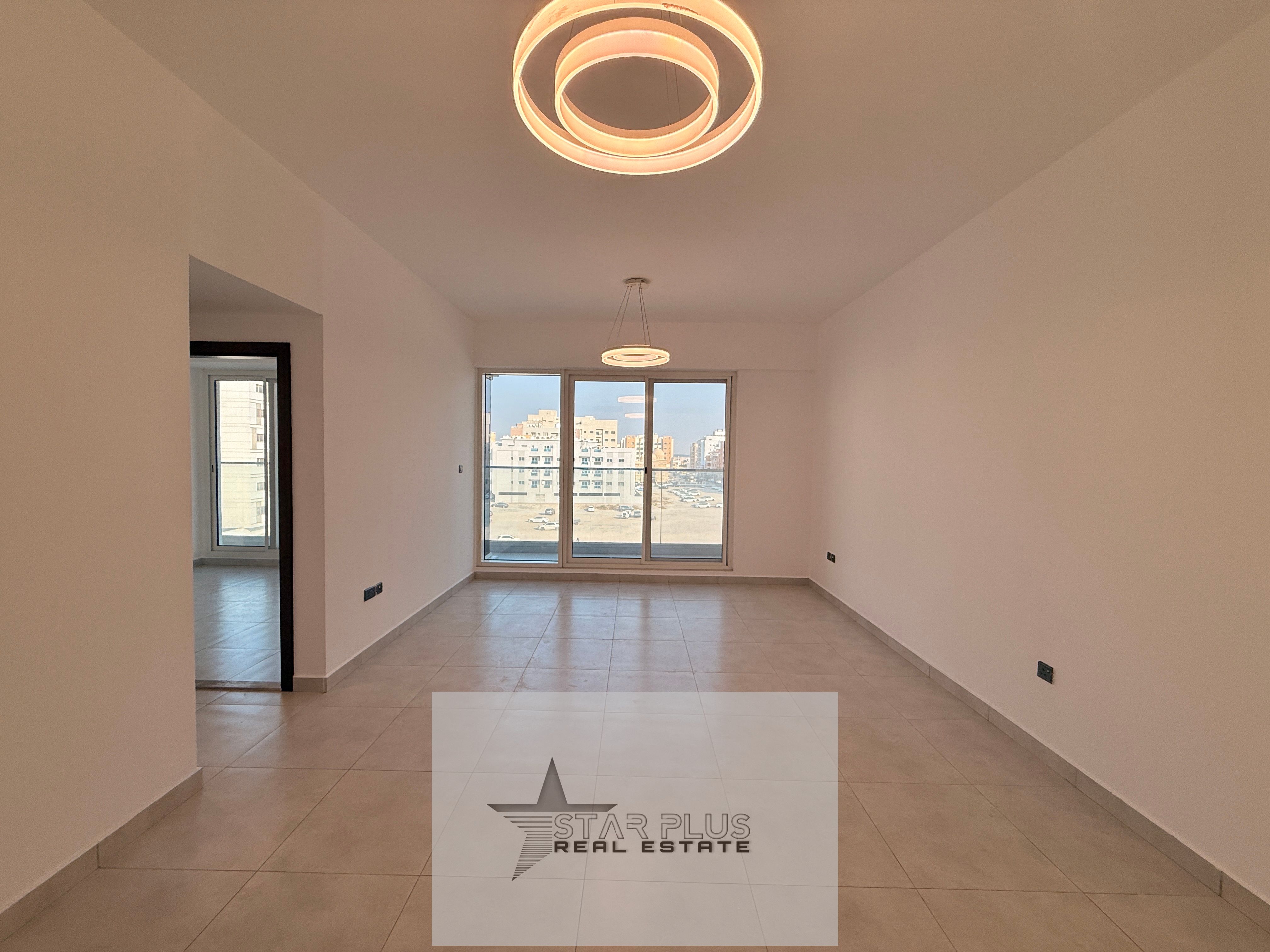 SPACIOUS 2 BEDROOM | CLOSE KITCHEN | COVERED PARKING.