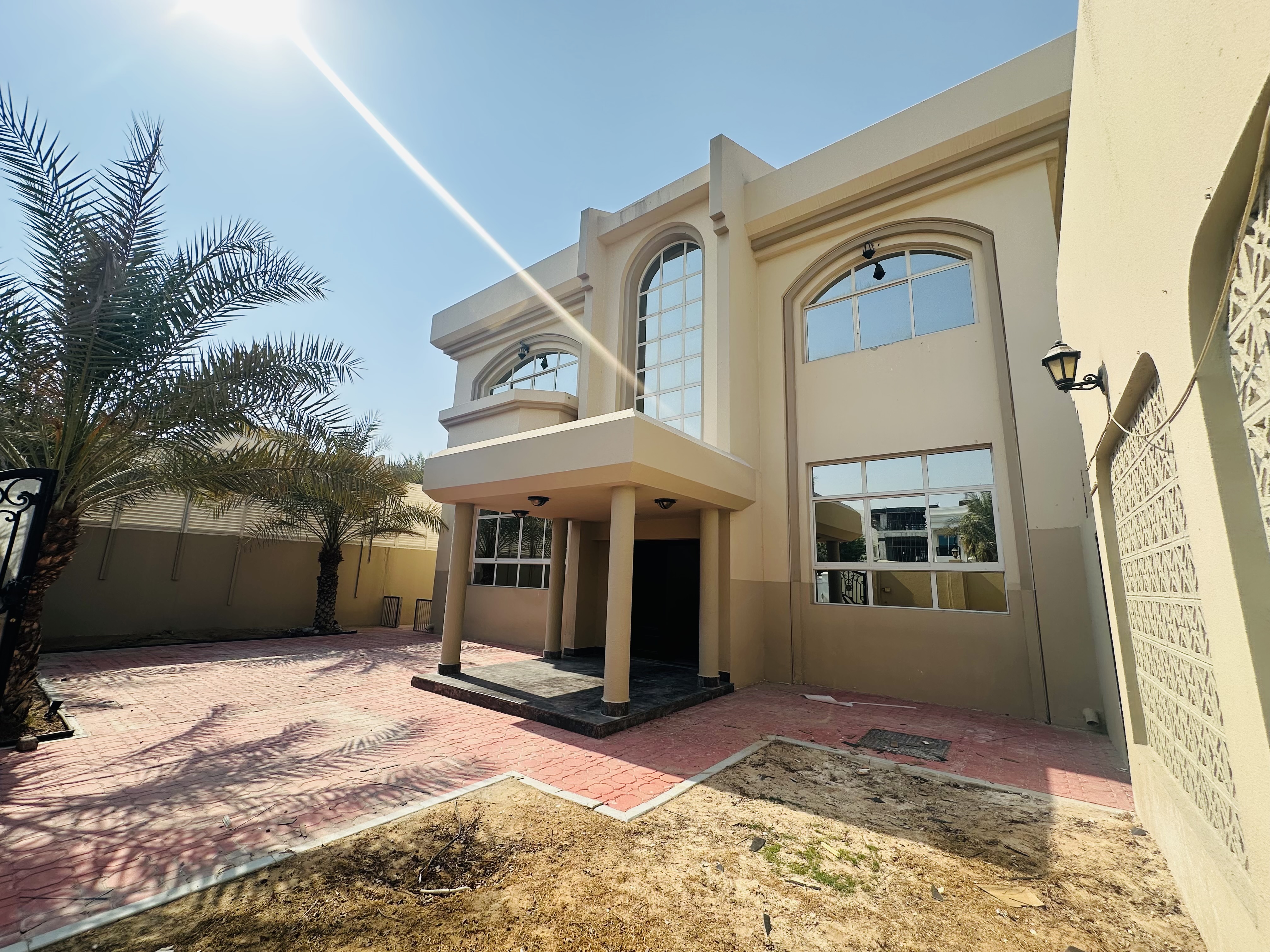 Independent 4 bedroom | Renovated bathrooms | Private Swimming pool and Garden