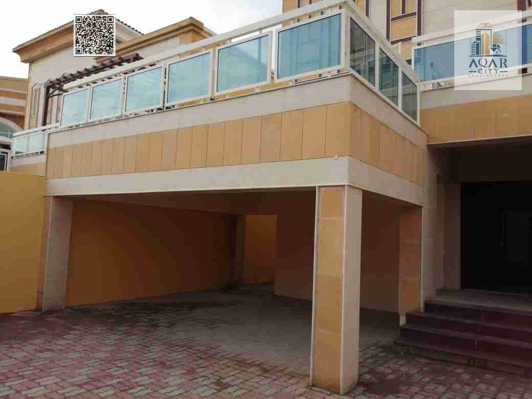 For sale, a villa with electricity, water, and air conditioning, close to all services. Ground and first floor.