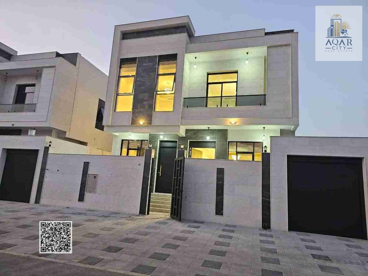 Luxury villa for sale consisting of 5 master bedrooms with built-in wardrobes, negotiable price