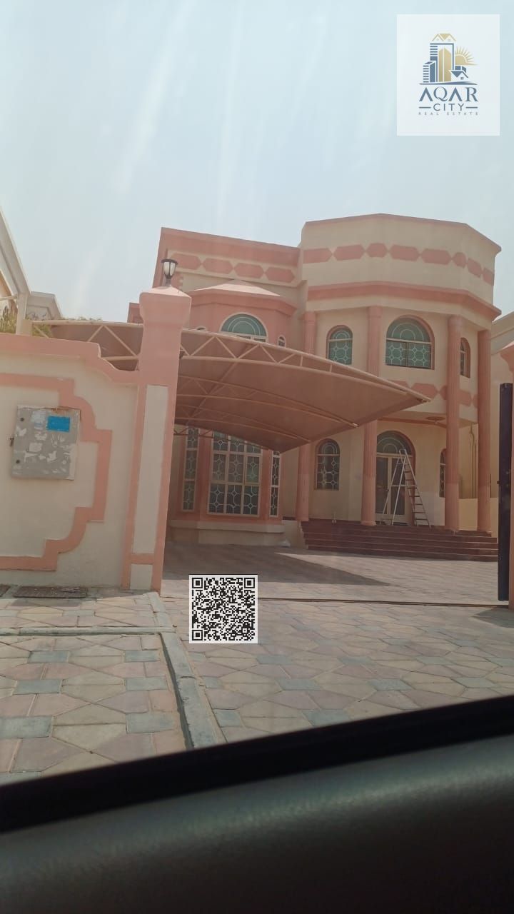 Villa for sale, close to all services, including electricity, water and air conditioning, on a paved street, freehold, for all nationalities