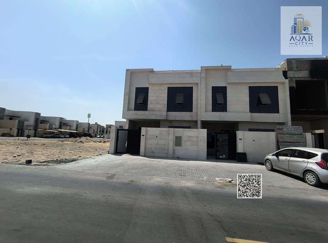 For sale, a 5-bedroom townhouse and a roof in Al Helio 2, at an excellent price, close to all services.