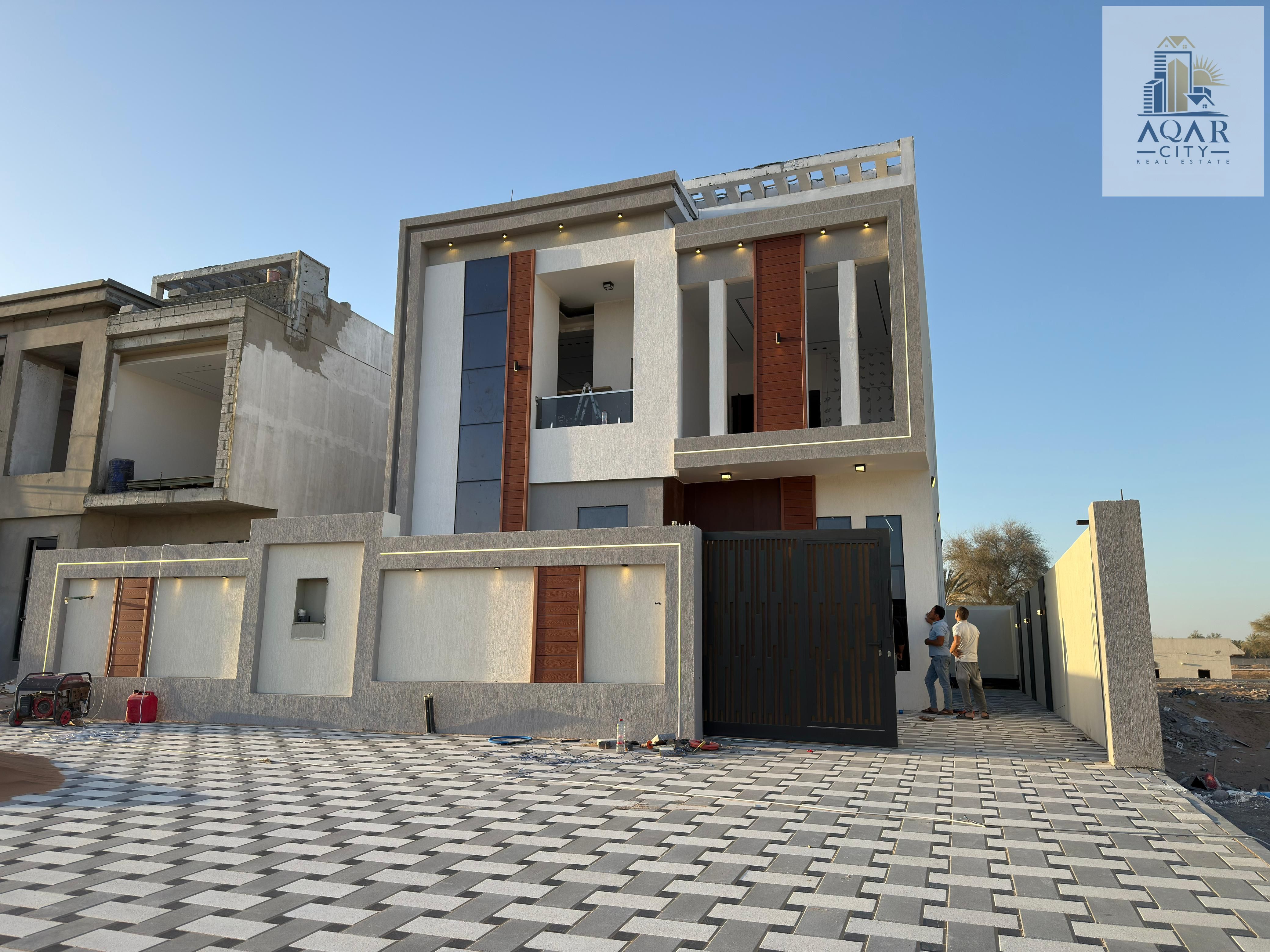 for sale luxury villa 4 master bedrooms with built in wardrobes and 2 receptions