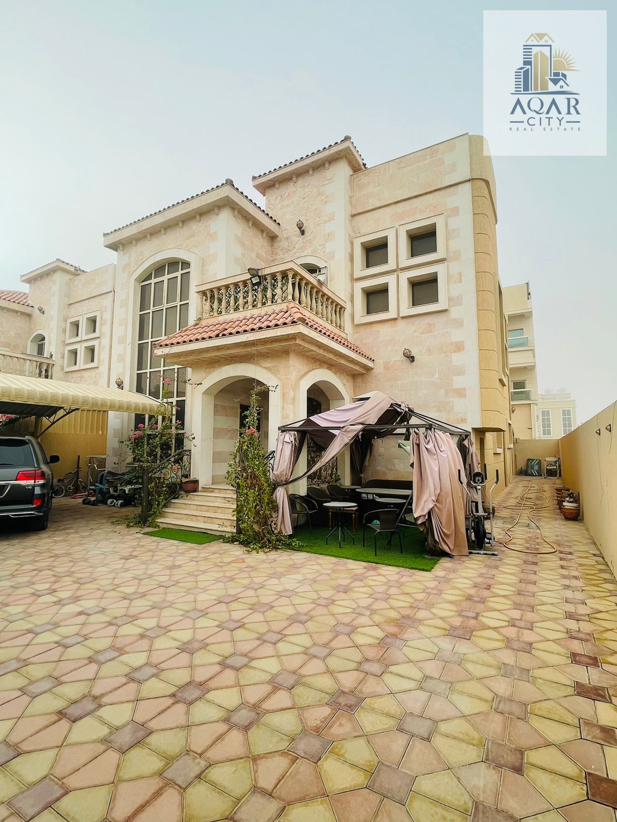 Villa for sale with electricity and water, stone facade opposite the mosque, five master rooms, 5,000 square feet
