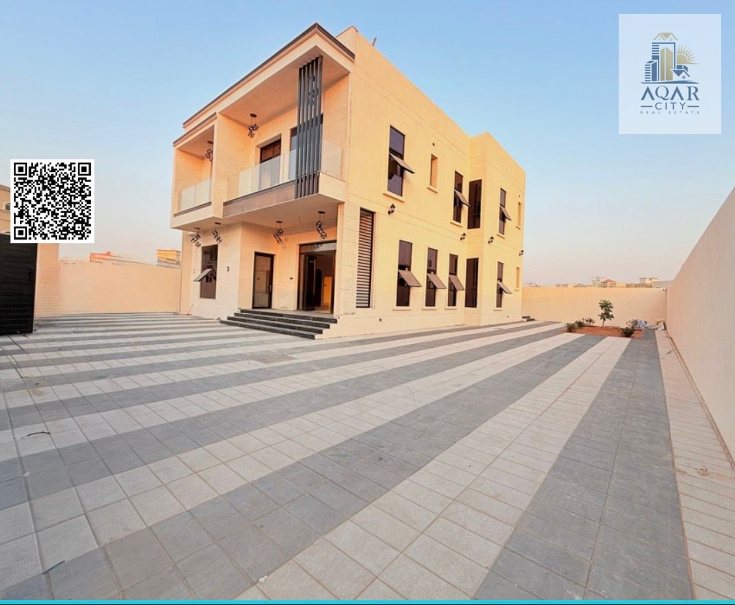 For sale, a villa with an area of 6,200 thousand square feet, including air conditioners, at a very attractive price of 3 million, five master bedrooms, a master living room, a hall, a kitchen, and a maid's room.