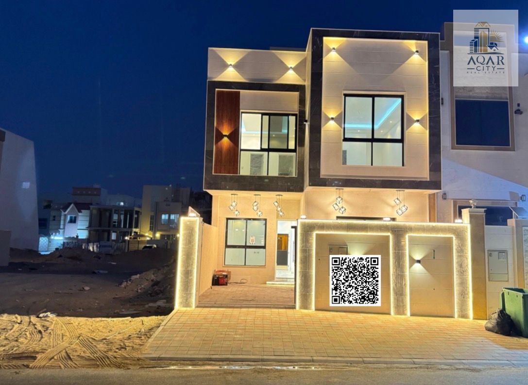 Townhouse villa for sale, six master bedrooms, a living room, a kitchen, and a maid’s room. Building area: 3,450,000 square feet. Asking price: 1,250,000 negotiable.