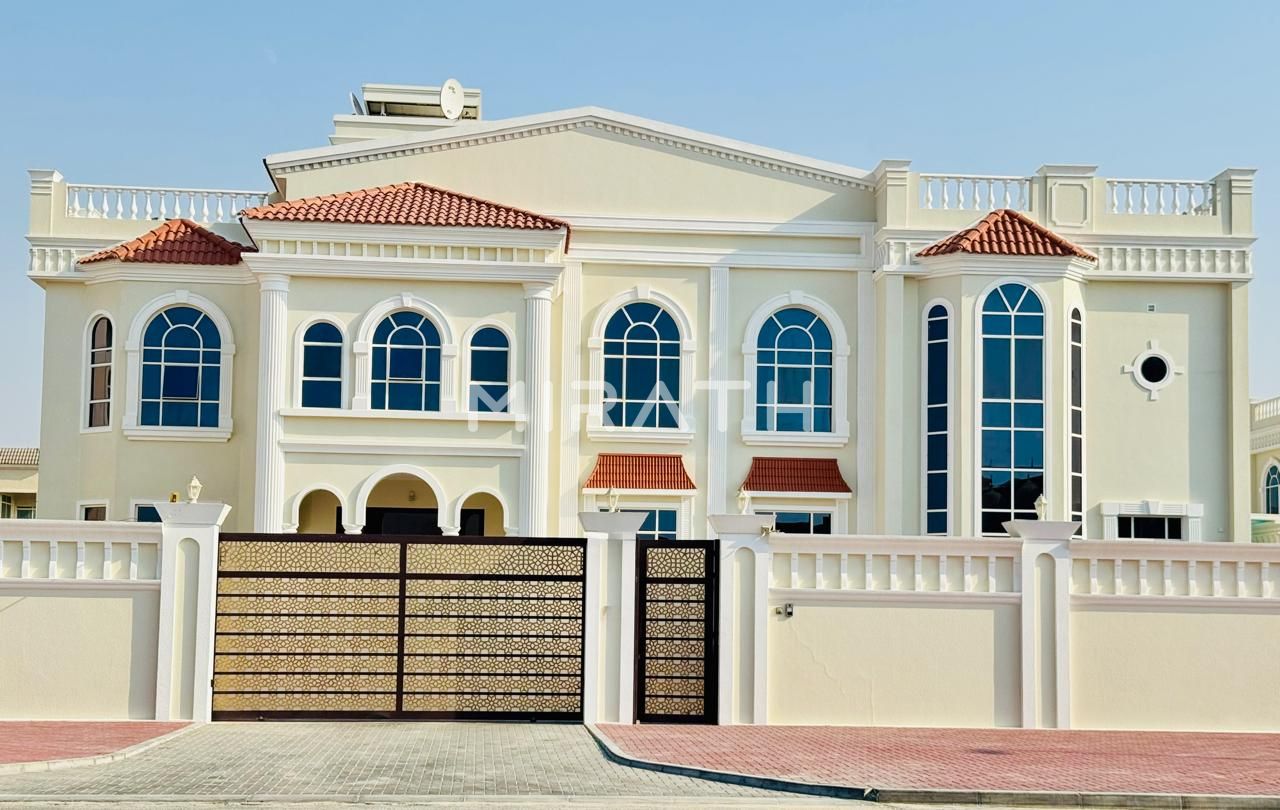 Luxury Specious Classic Villa | Prime Location