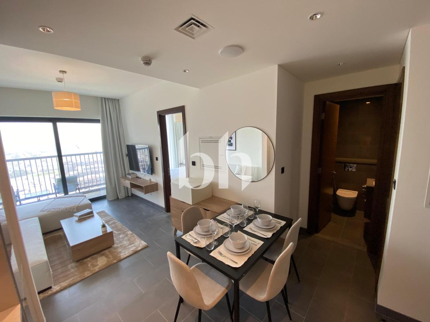 Contemporary | Pool View | Ready to move in