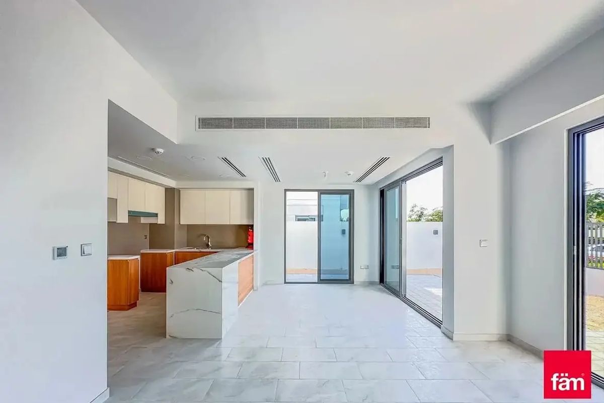4 bed + maid/Ready to Move in/Dubai Land