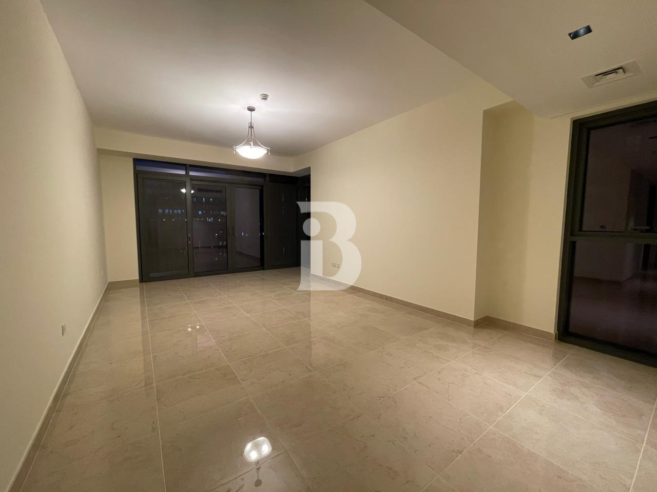 LOVELY CORNER UNIT I with MAID I NEW BUILDING