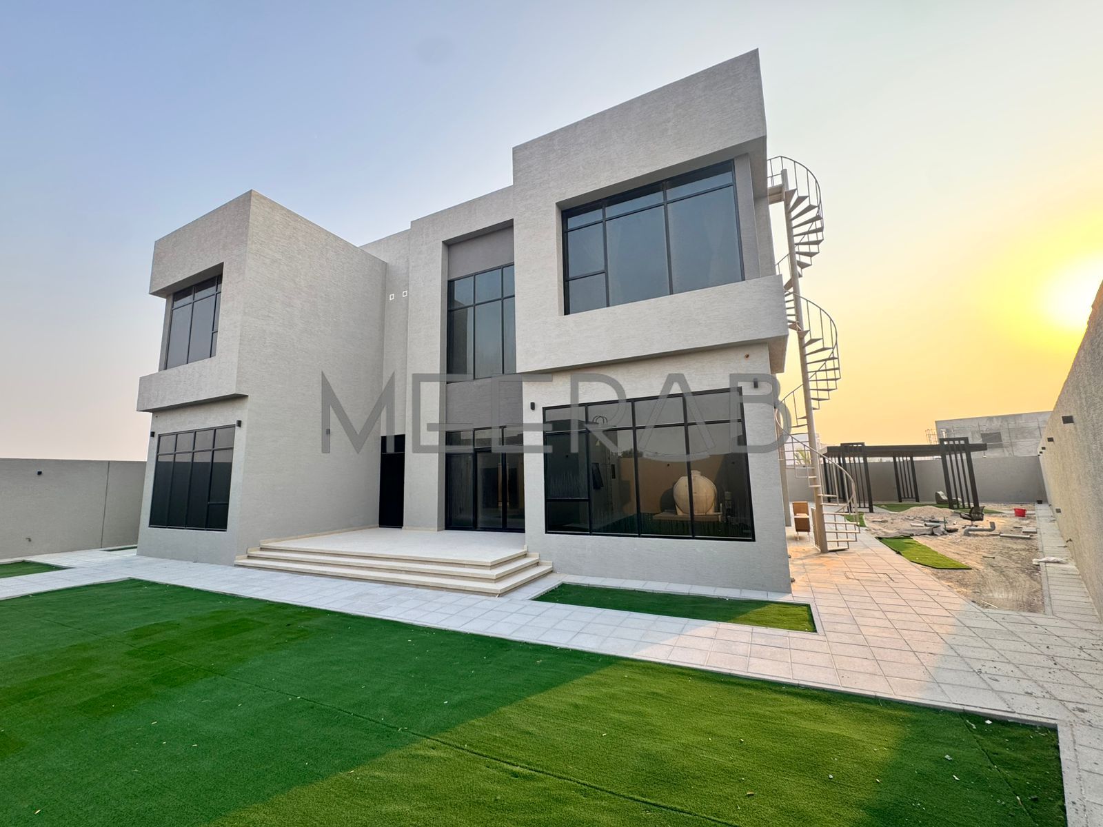 | ELEGANT 5 BEDROOMS VILLA | MODERN AND SPACIOUS |