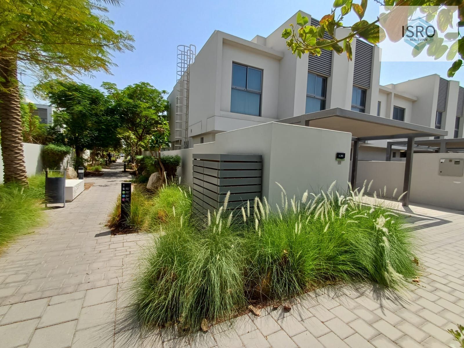 Ready to move||3br townhouse||maidroom