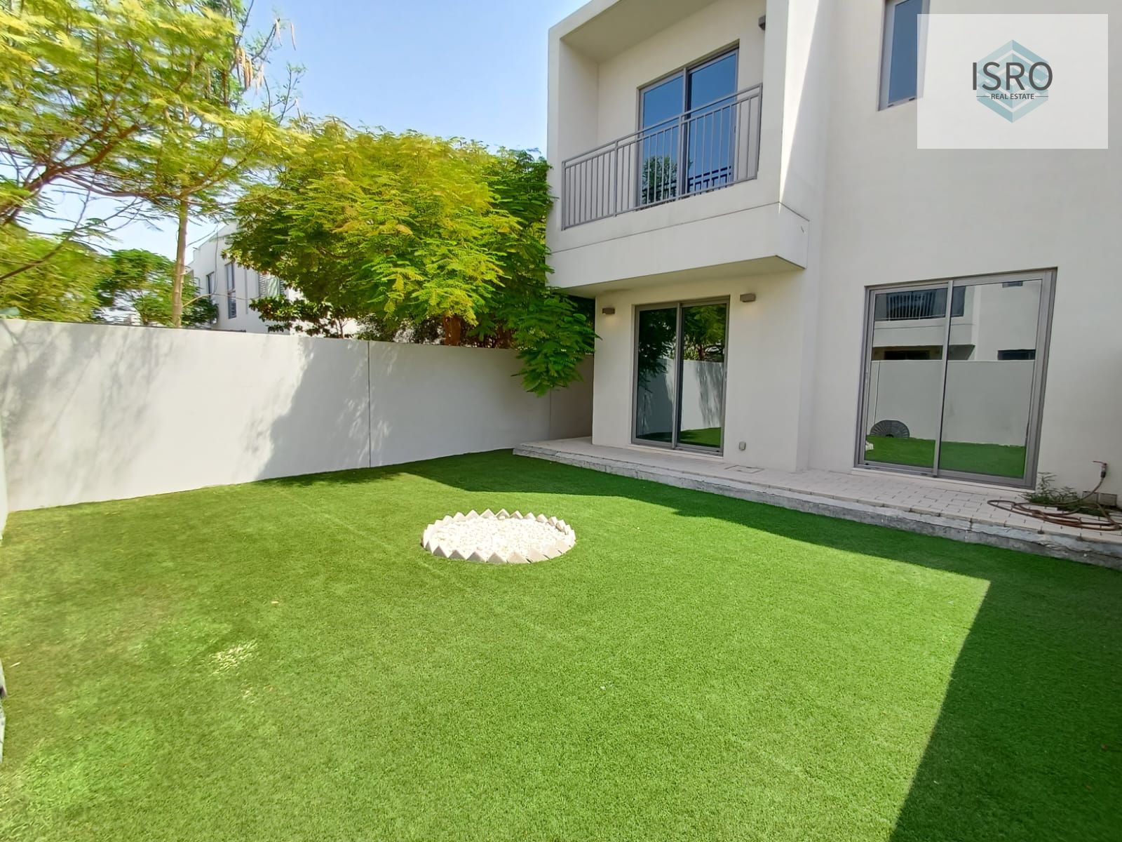 Ready||mid corner||huge garden||3br townhouse
