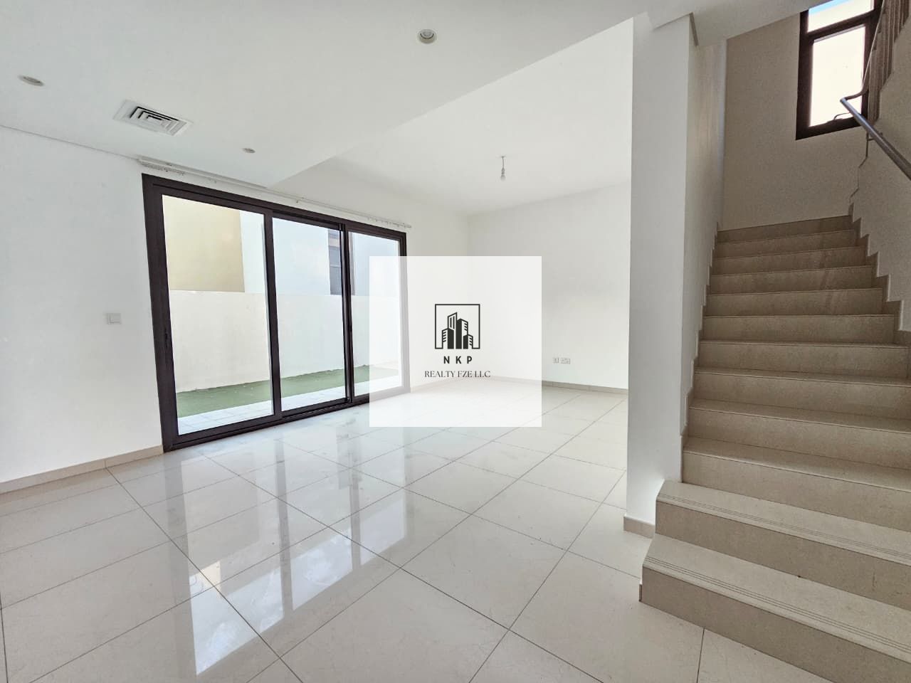 Specious luxury 3bedroom townhouse for rent Nasma resident