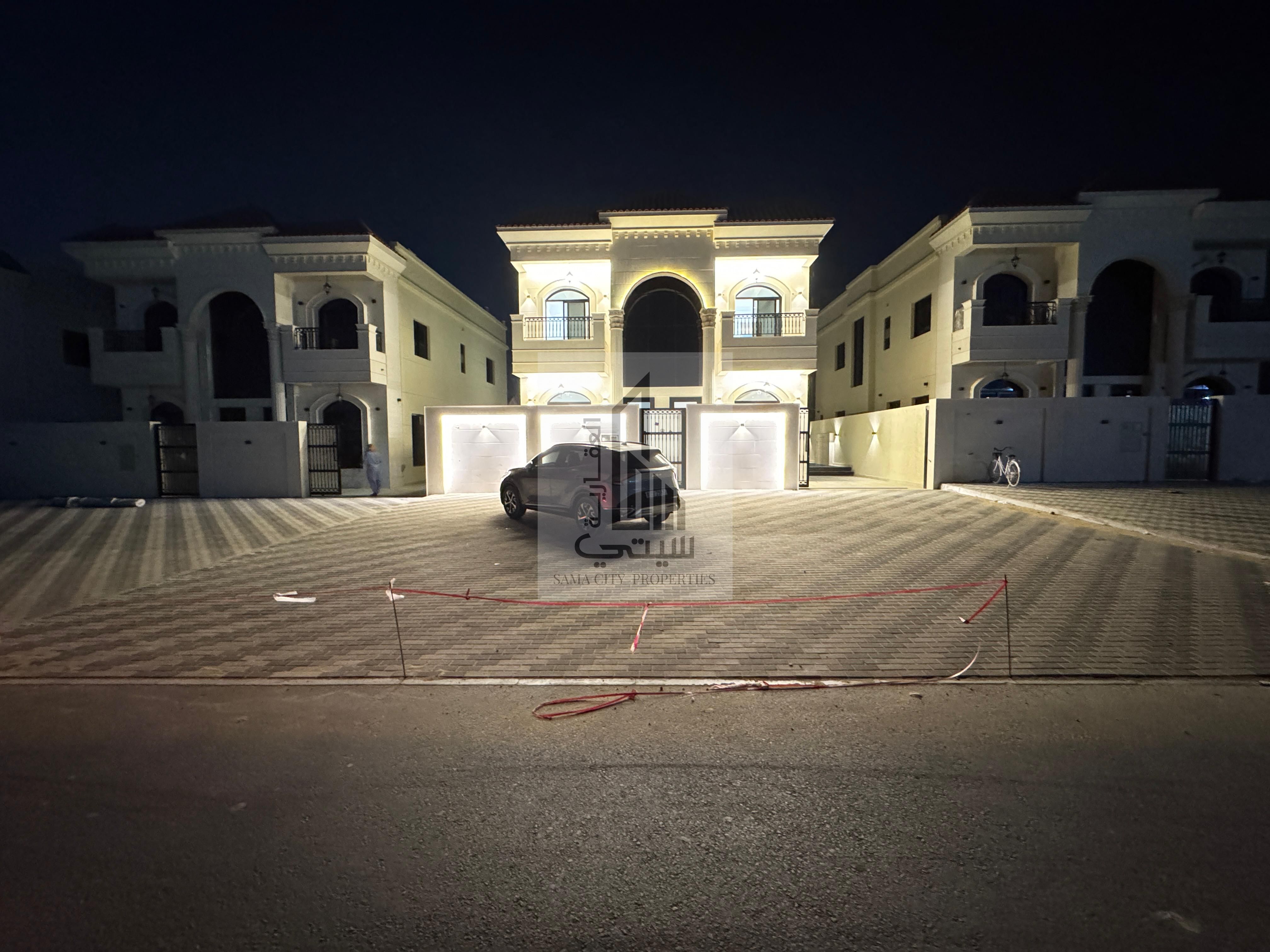 Villa for sale in Al-Haliyo 2 Consisting of: • 5 master bedrooms • Majlis with bathroom • Living room with bathroom • Main kitchen • Maid's room
