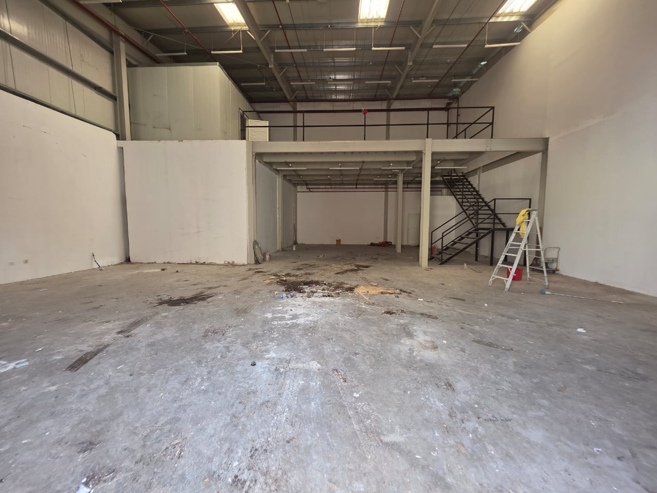 Warehouses (sheds) for rent in various sizes in Al Hanoo Al Jalil area, Block 2