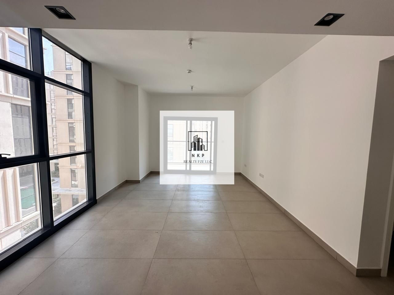 Spacious elegant|3bhk with maid room| huge size balcony|Close kitchen