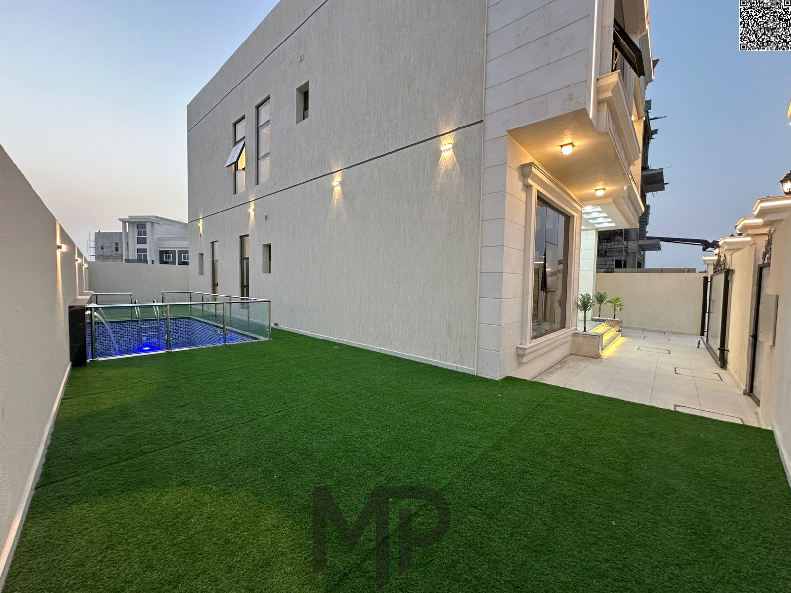 Turnkey villa, all-inclusive, on the main street, ready to move in, in one of Ajman's most prestigious areas. Freehold ownership available to all nati