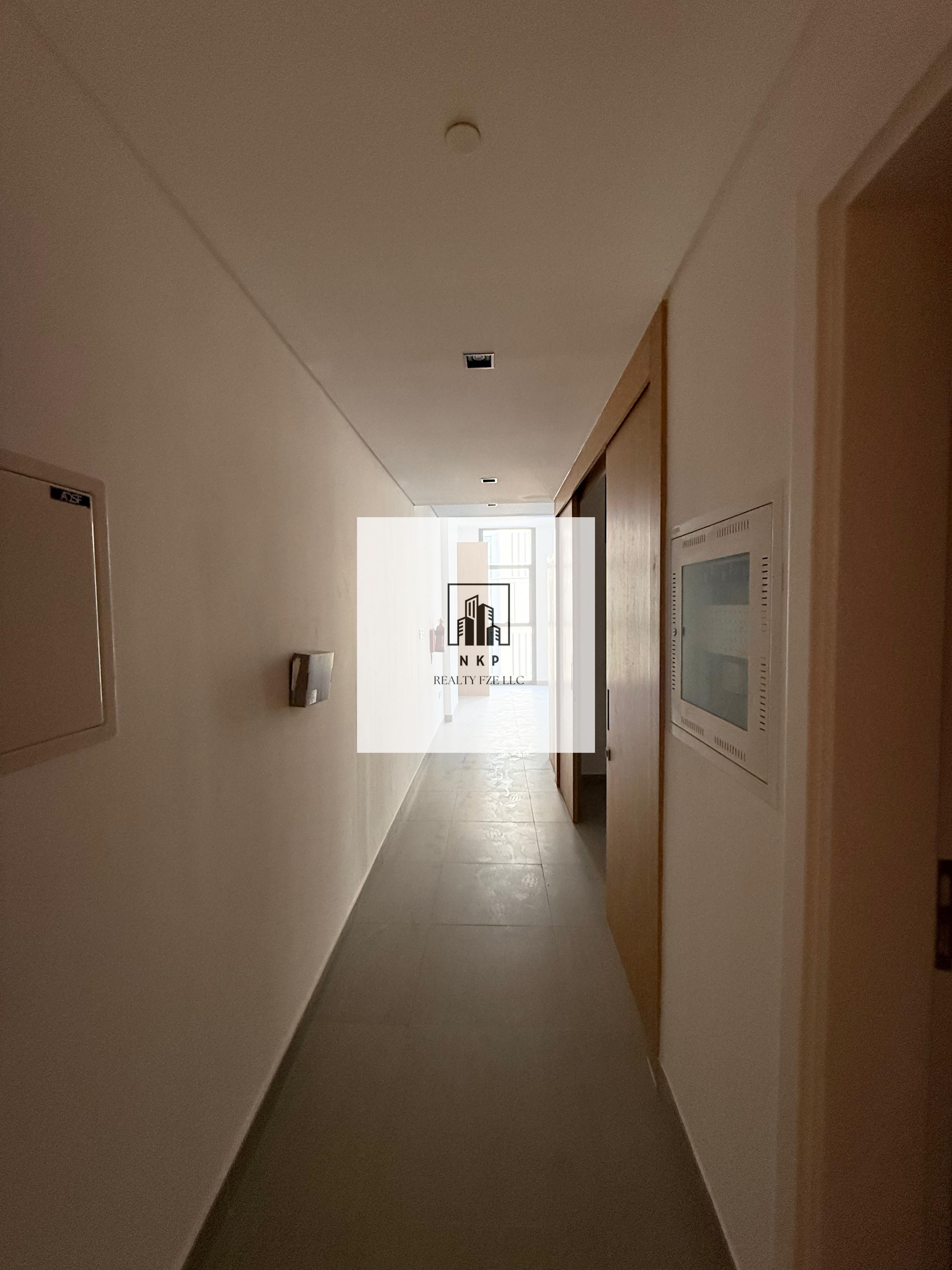Spacious luxurious brand new partion studio